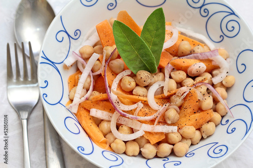 Photo: insalata di ceci, carote e cipolla insalata di ceci, carote e cipolla
