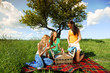 Foto: girlfriends on picnic girlfriends on picnic