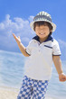 浜辺で遊ぶ子供