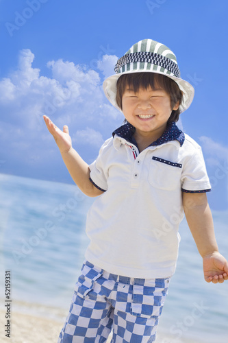 Photo: 浜辺で遊ぶ子供 浜辺で遊ぶ子供