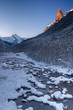 Río Arazas nevado con Tozal del Mallo iluminado