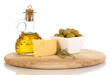 Foto: Green olives in white bowl with rosemary,olive oil and cheese Green olives in white bowl with rosemary,olive oil and cheese