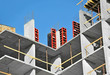 Foto: Building construction site work against blue sky Building construction site work against blue sky