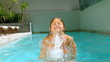 Vidéo : Young girl having fun in the swimming pool Young girl having fun in the swimming pool
