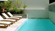 Vidéo : Happy siblings diving into the swimming pool Happy siblings diving into the swimming pool