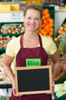 Photo: mitarbeiter im biomarkt mitarbeiter im biomarkt