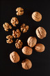 Foto: walnuts on black background walnuts on black background