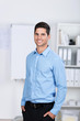 junger dynamischer mitarbeiter