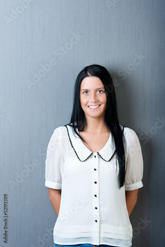 Photo: portrait vor grauer wand portrait vor grauer wand