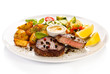 Foto: Grilled steak, baked potatoes and vegetables Grilled steak, baked potatoes and vegetables