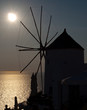 Molino de viento y puesta de sol, Oia, Santorini, Grecia