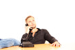 junger Mann am Telefon