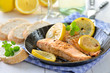 Photo: Gebratene Lachsfilets in der Pfanne Gebratene Lachsfilets in der Pfanne