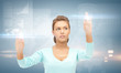 Foto: businesswoman working with something imaginary businesswoman working with something imaginary