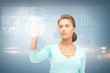 Foto: businesswoman working with something imaginary businesswoman working with something imaginary