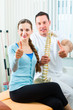 Patientin bei der Physiotherapie