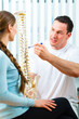 Beratung - Patientin bei der Physiotherapie