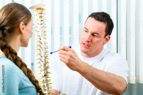 Photo: Beratung - Patientin bei der Physiotherapie Beratung - Patientin bei der Physiotherapie