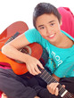 Foto: junge mit gitarre junge mit gitarre