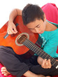 Foto: junge mit gitarre junge mit gitarre