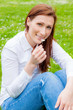 Foto: smiling female on green smiling female on green