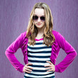 Foto: little fashion model in sunglasses little fashion model in sunglasses
