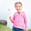 girl holds in her hand dandelion