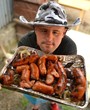 homme trisomique et barbecue