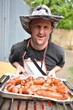 homme trisomique et barbecue