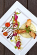 Gambas, frit, nouilles chinoises, crudités, guacamole