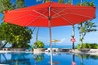 Photo: parasol de jardin au bord de la piscine parasol de jardin au bord de la piscine