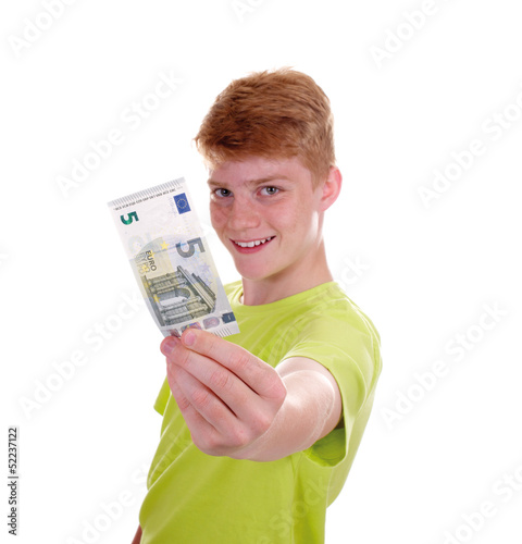Photo: Junge zeigt neuen 5 Euro Schein Junge zeigt neuen 5 Euro Schein
