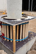 Fundament und Verschalung für eine Säule aus Beton
