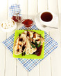 Foto: Pancakes with banana on plate on wooden background Pancakes with banana on plate on wooden background