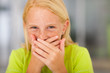 Foto: happy preteen girl covering her mouth and laughing happy preteen girl covering her mouth and laughing