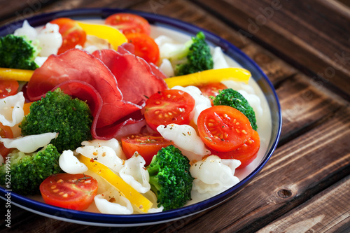 Photo: Gluten-free pasta with cherry tomatoes, broccoli and bresaola Gluten-free pasta with cherry tomatoes, broccoli and bresaola