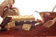 Photo: cioccolato al latte e fondente e cacao su sfondo bianco cioccolato al latte e fondente e cacao su sfondo bianco