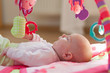 baby spielend  5