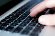 Foto: Hand auf Tastatur - Internet Hand auf Tastatur - Internet