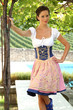 Foto: Brünette Frau im Dirndl Brünette Frau im Dirndl