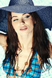 Foto: closeup fashion portrait of sexy girl standing in swimming pool closeup fashion portrait of sexy girl standing in swimming pool