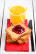 marmellata fette biscottate e spremuta di arancia