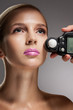 Foto: Measuring light with flash meter Measuring light with flash meter