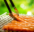Foto: Grilled Sausage on the flaming Grill. BBQ. Bearbeque outdoors Grilled Sausage on the flaming Grill. BBQ. Bearbeque outdoors