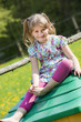 Photo: Mädchen auf Spielzeughaus Mädchen auf Spielzeughaus