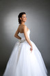 Foto: Cheerful model posing in wedding dress, close-up Cheerful model posing in wedding dress, close-up