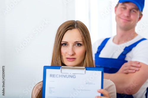 Photo: Klemper präsentiert überteuerte Rechnung Klemper präsentiert überteuerte Rechnung