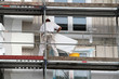 Foto: Maler mit Stryoporplatte Maler mit Stryoporplatte