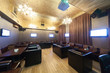 Foto: Stylish karaoke bar with armchairs and screens. Stylish karaoke bar with armchairs and screens.