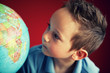 Foto: school boy globe school boy globe